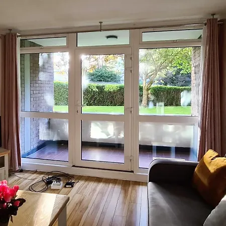 Large Bright With Balcony South Apartment *